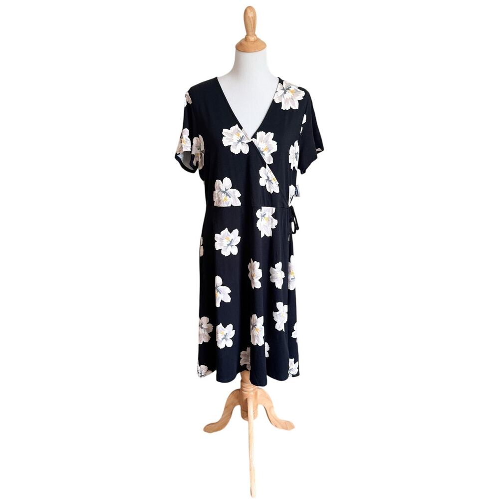 Old Navy Floral Midi Wrap Dress Black Cottage Boho Capsule Wardrobe Norm